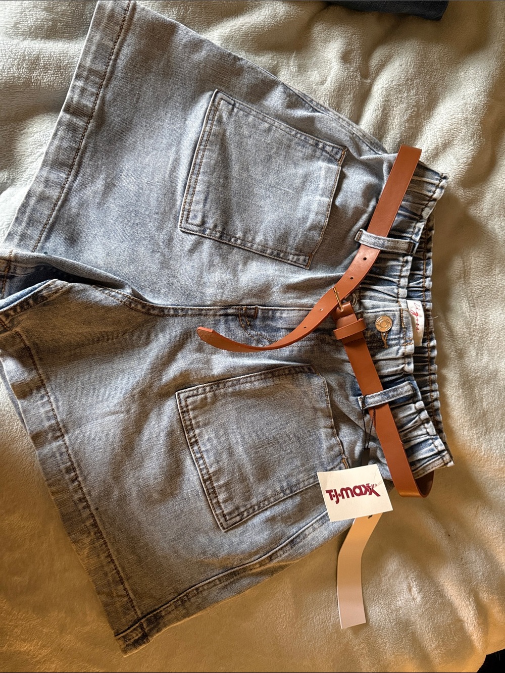 Men's Grey Elastic-Waist Jeans with Brown Belt